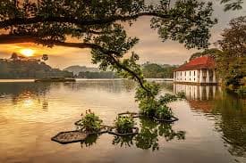 Scenic luxury travel image describing Kandy Lake - View 3