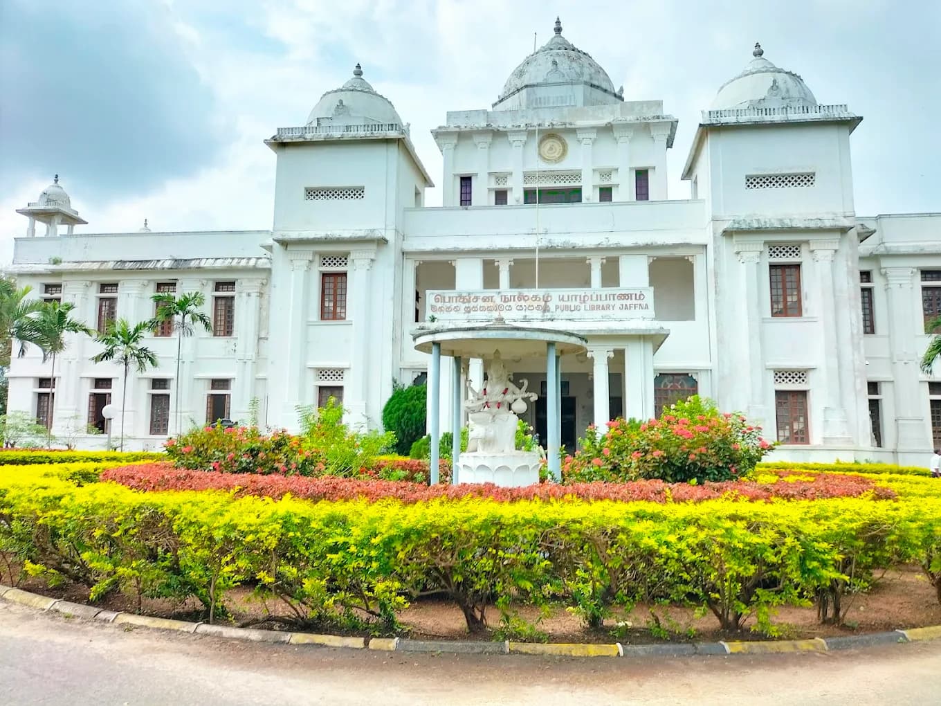 Scenic luxury travel image describing Public Library - Jaffna பொது ஜன நூலகம் - யாழ்ப்பாணம் - View 2