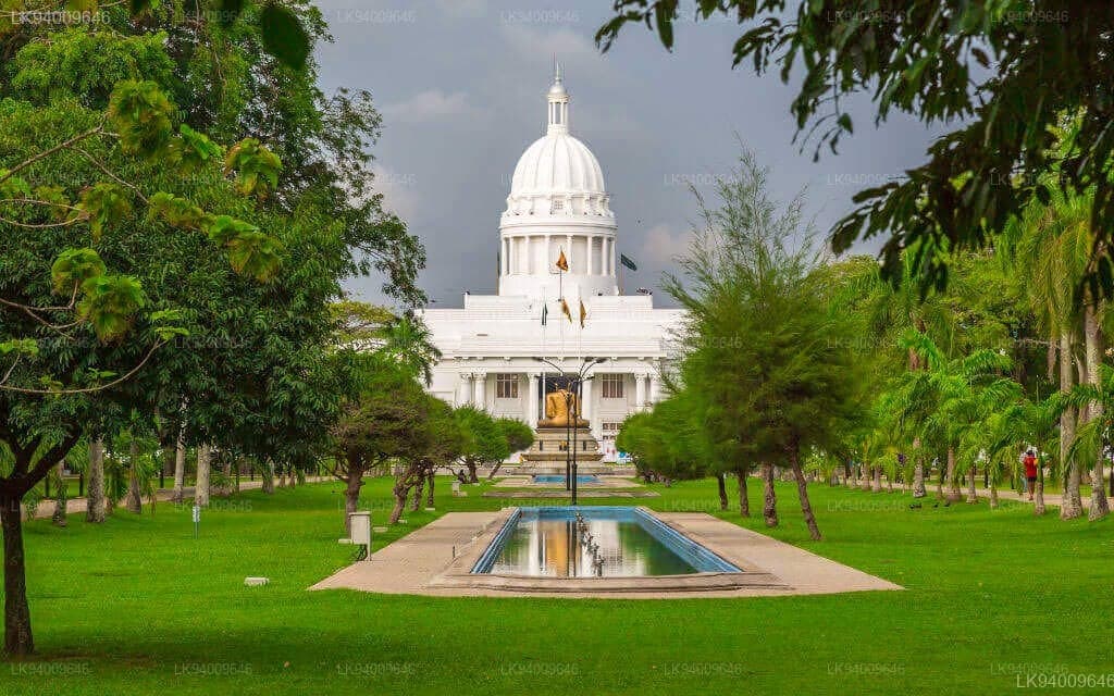 Scenic luxury travel image describing Viharamahadevi Park Aquarium - View 1